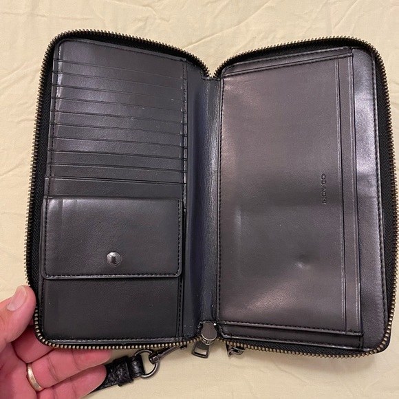 Excellent condition Coach wallet - Picture 2 of 6